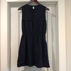 Sleeveless button up dress with pockets